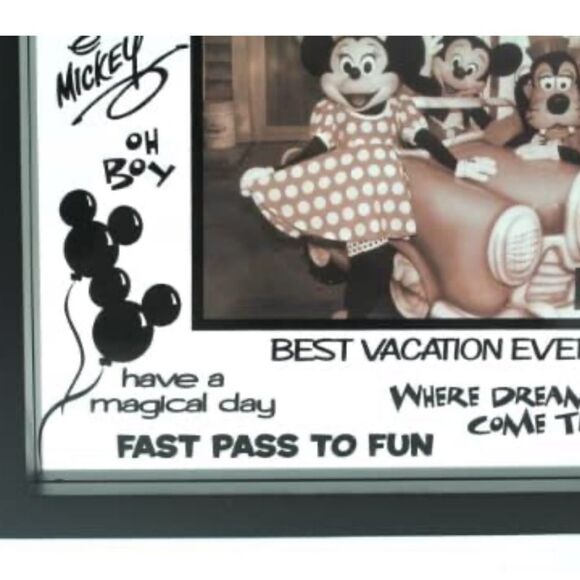 NIB DISNEY PARKS FLOAT FRAME 4x6 - Picture 5 of 7